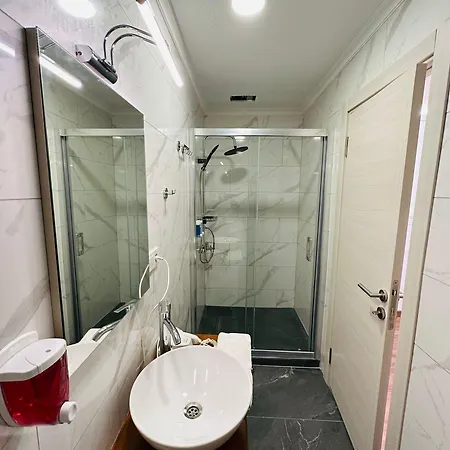 ザ マリスト カディコイ ホテル